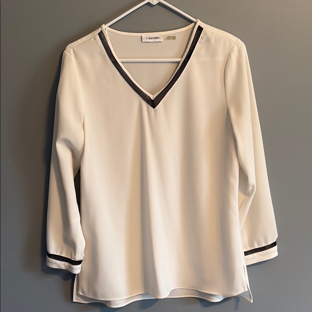 Calvin Klein Women's Cream V-Neck Top